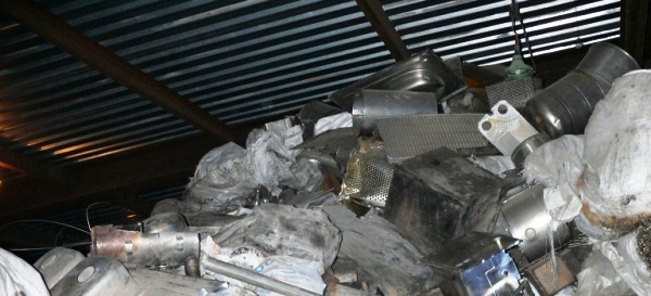Зберігати отриманий металобрухт можна у складських приміщеннях, або навіть в себе на подвір'ї